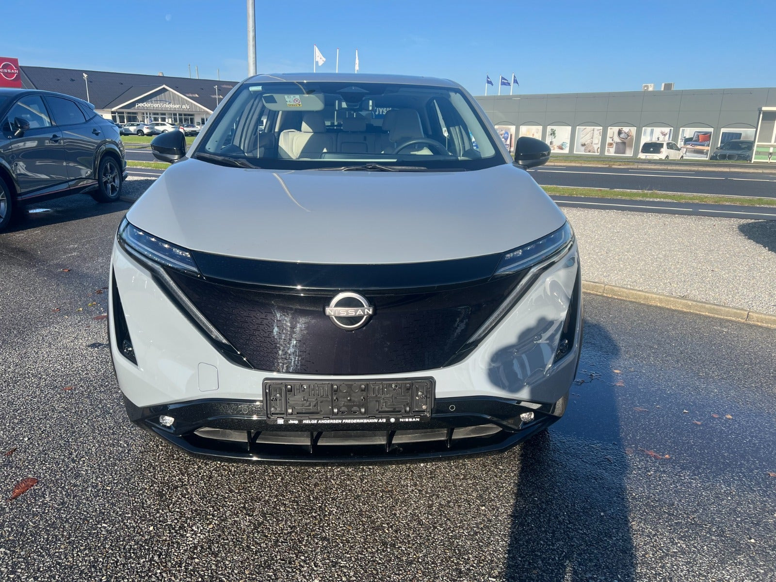 Grå Nissan Ariya fra 2025