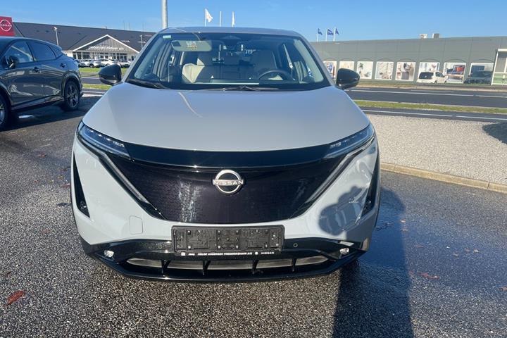 Grå Nissan Ariya fra 2025