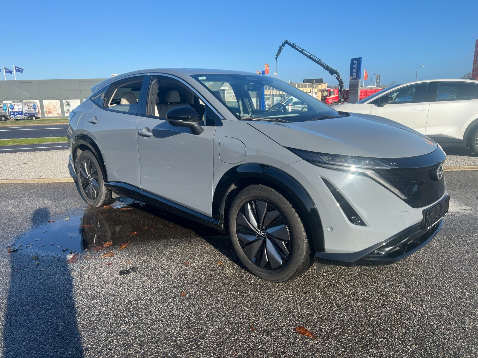 Grå Nissan Ariya fra 2025