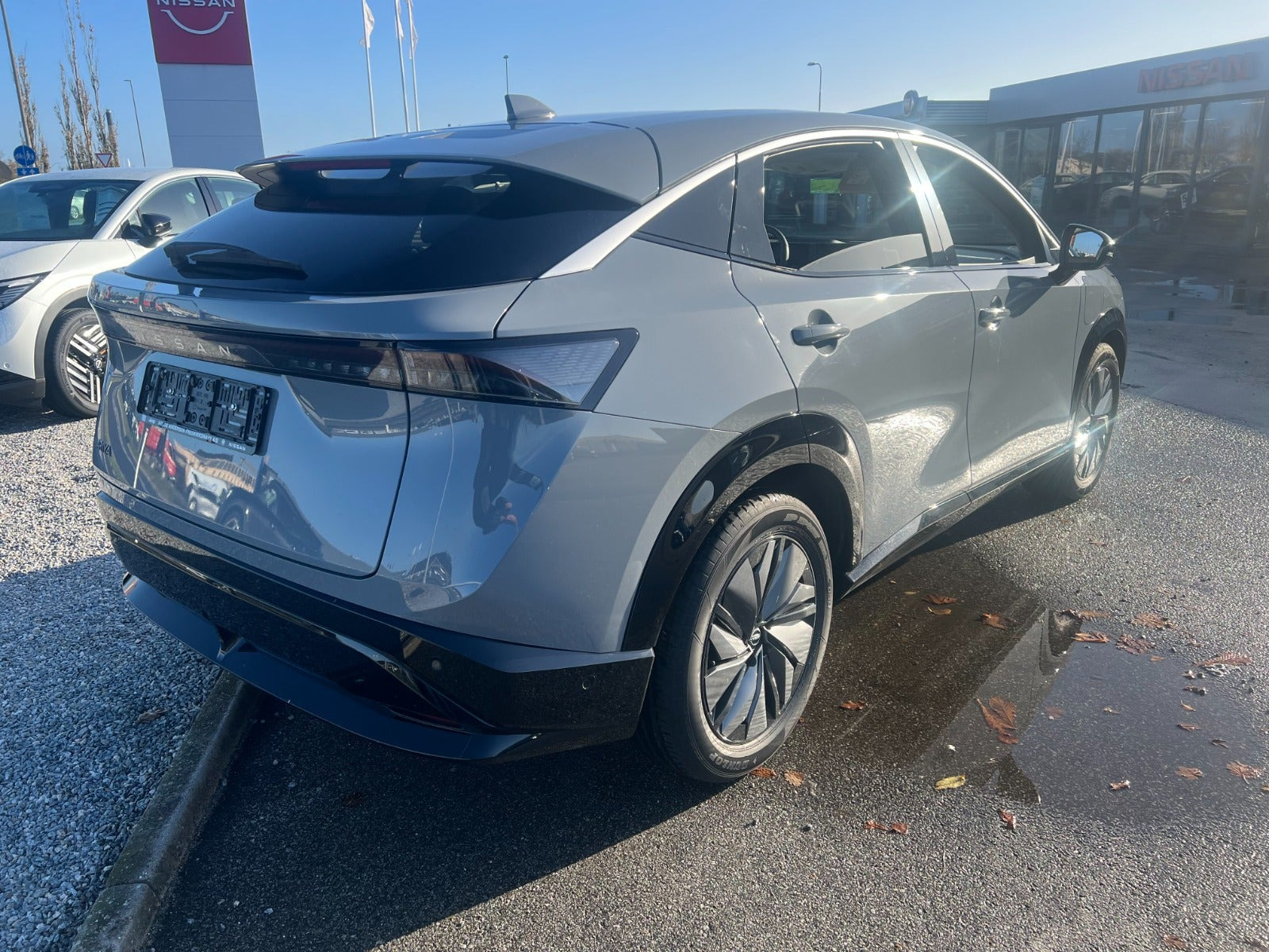 Grå Nissan Ariya fra 2025