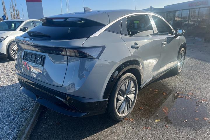 Grå Nissan Ariya fra 2025