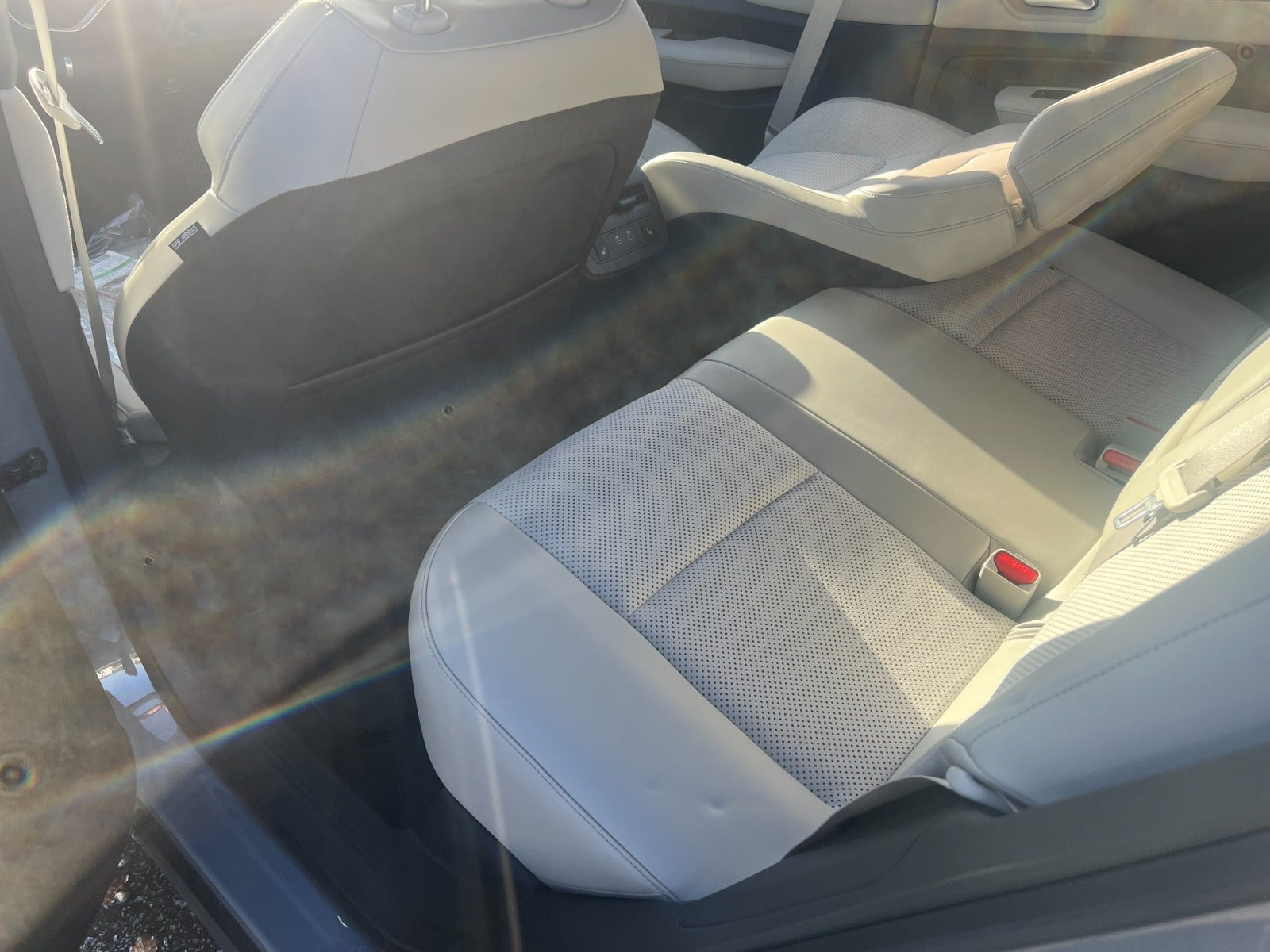 Grå Nissan Ariya fra 2025