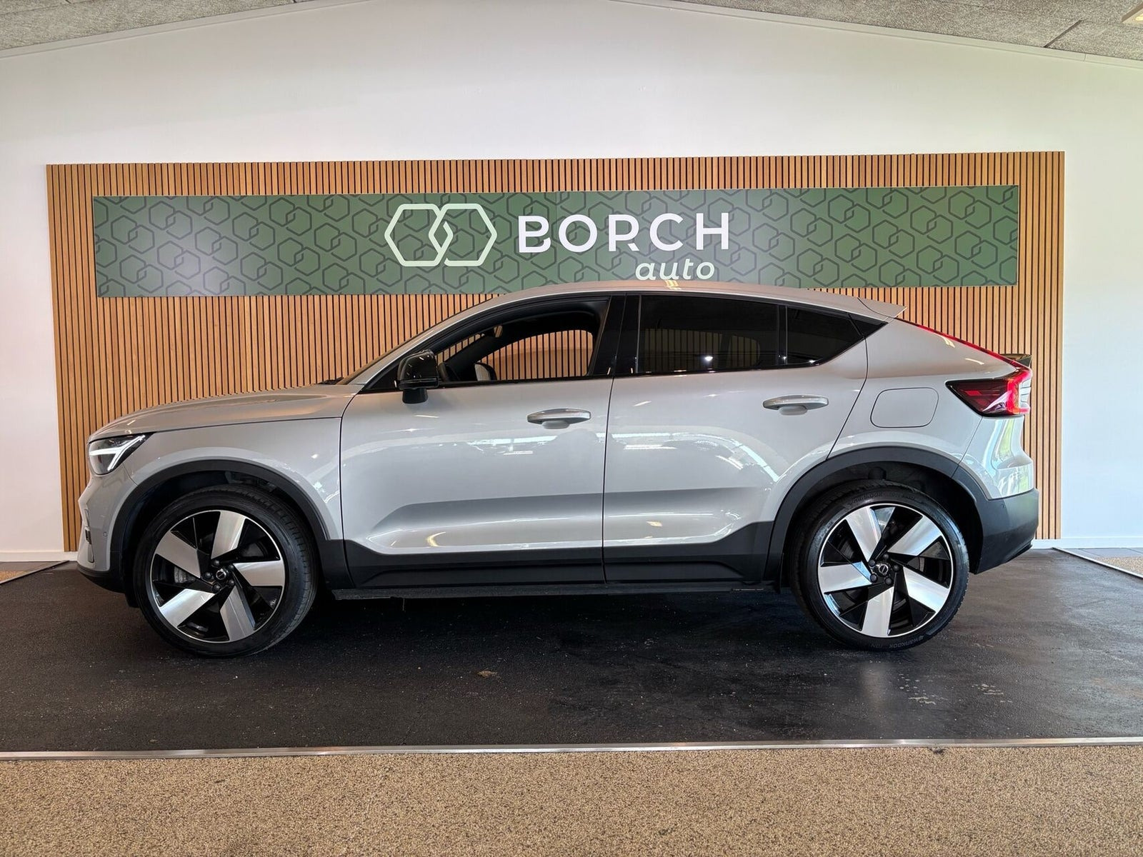 Sølv Volvo C40 fra 2023