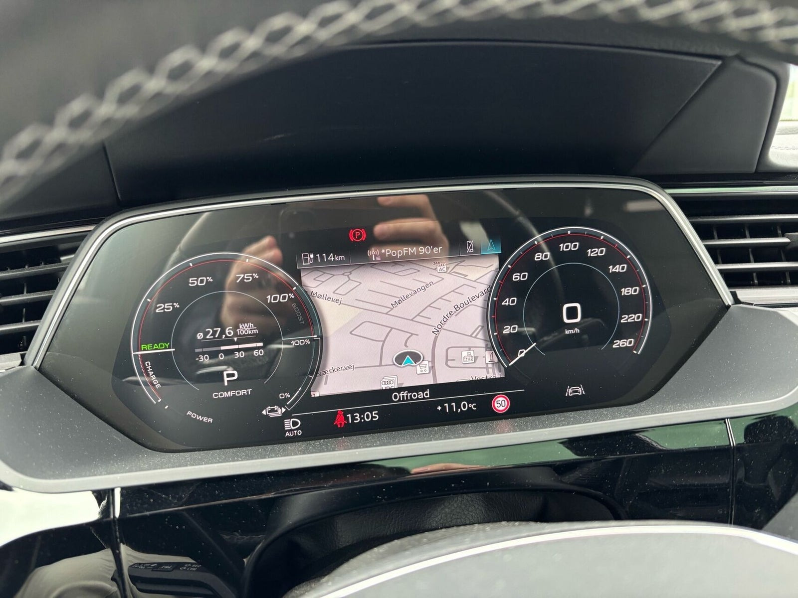 Grå Audi e-tron fra 2022