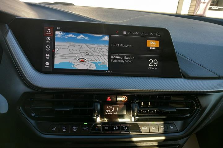 Hvid BMW 118i fra 2020