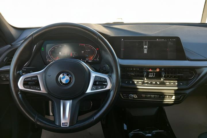 Hvid BMW 118i fra 2020