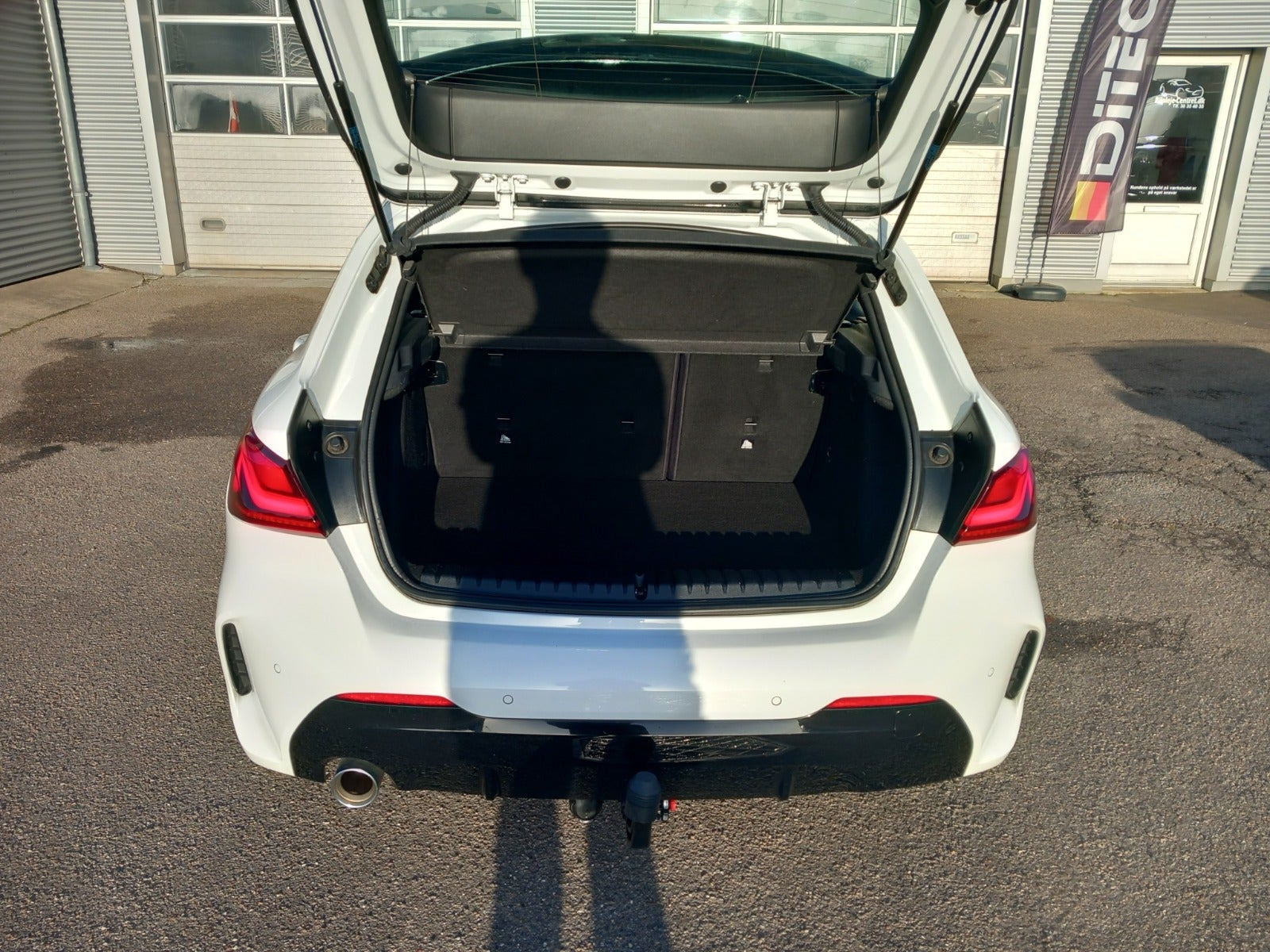 Hvid BMW 118i fra 2020
