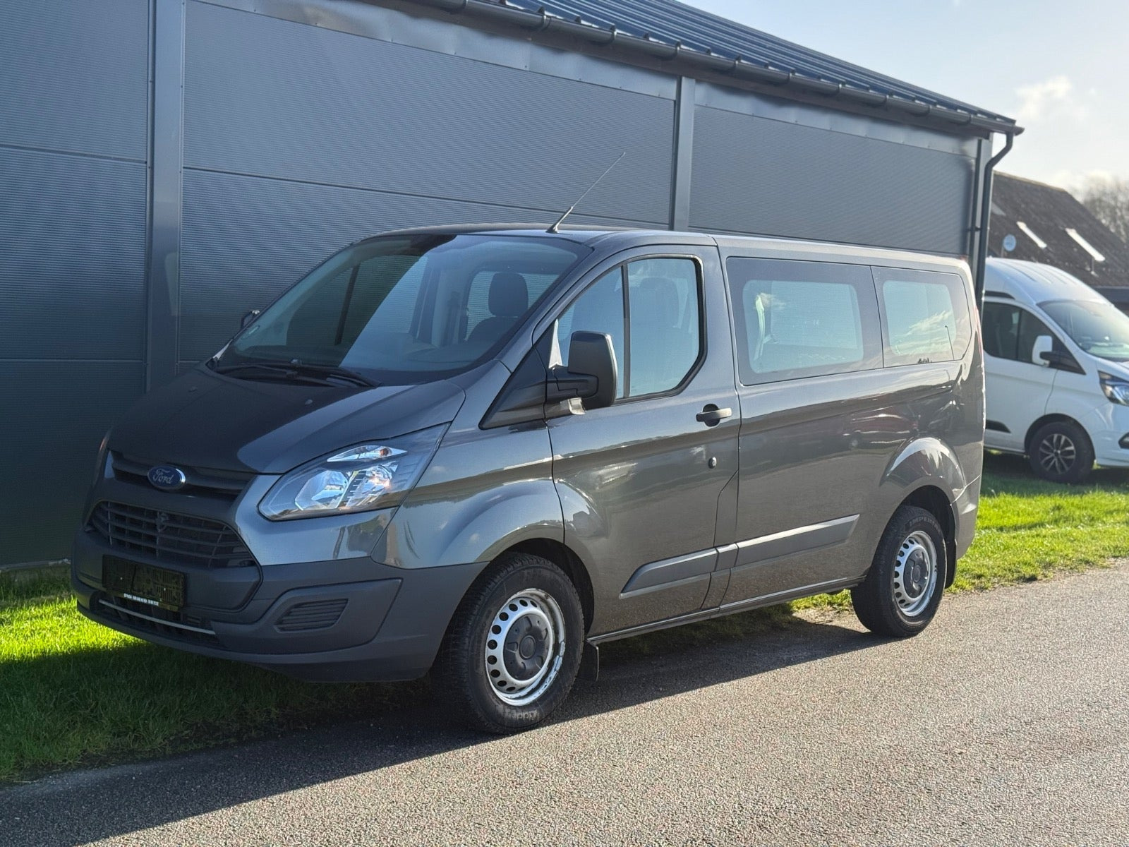 Sort Ford Transit Custom Kombi 310 L1 fra 2017