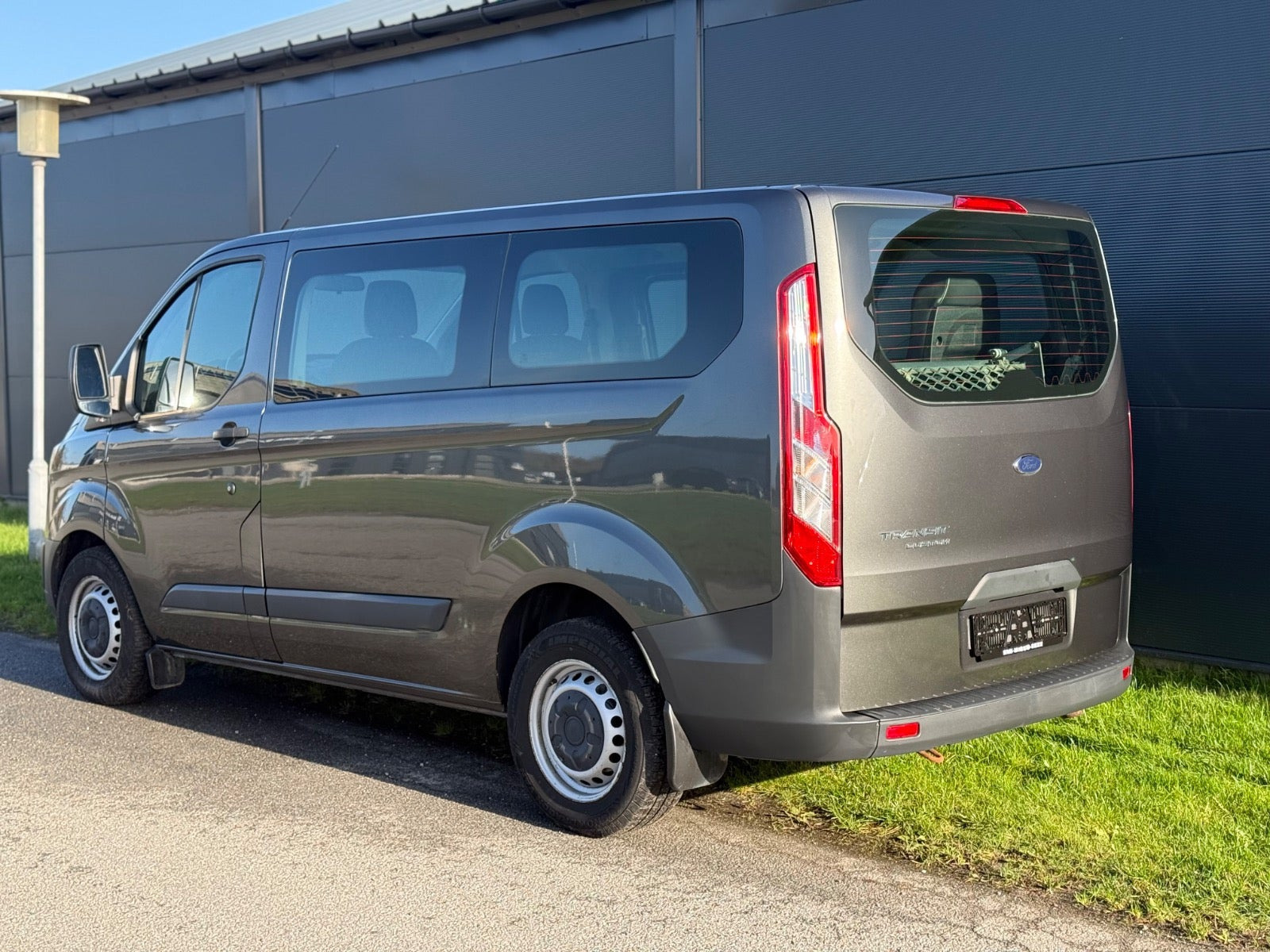 Sort Ford Transit Custom Kombi 310 L1 fra 2017