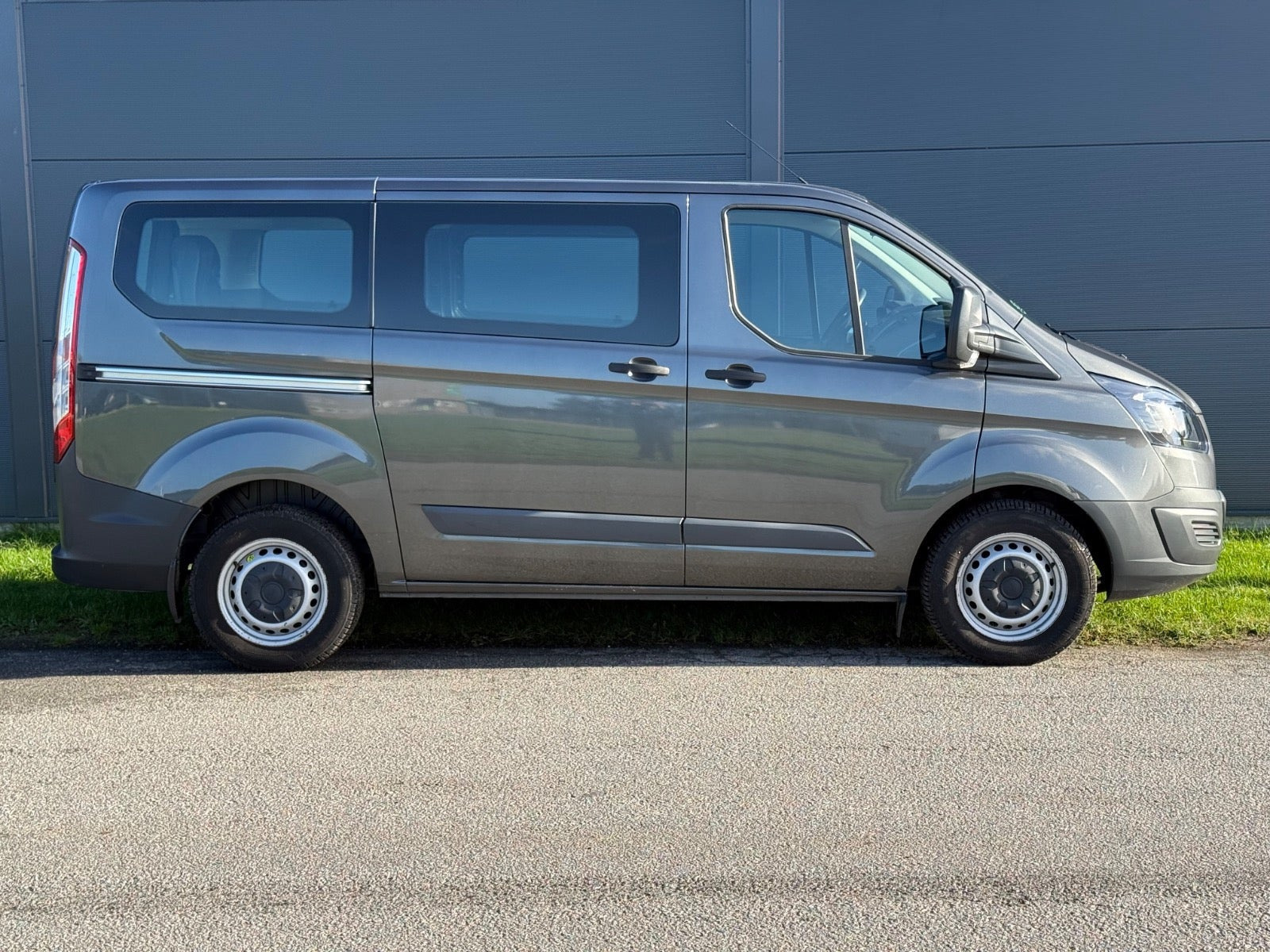 Sort Ford Transit Custom Kombi 310 L1 fra 2017