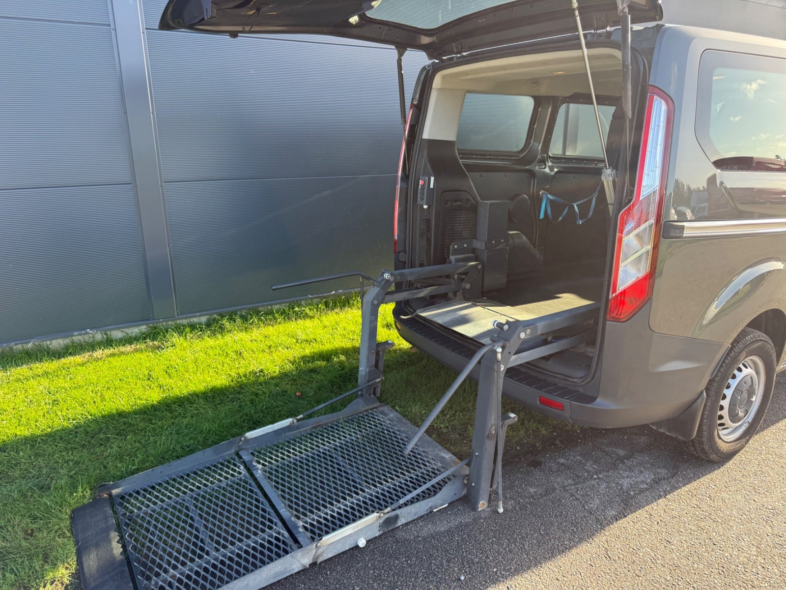 Sort Ford Transit Custom Kombi 310 L1 fra 2017