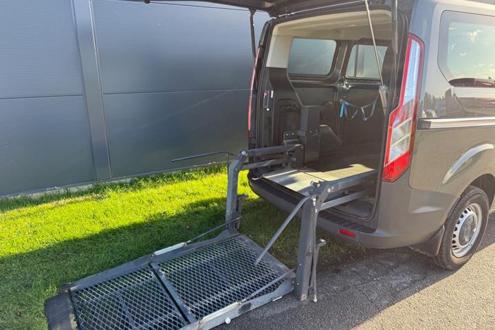Sort Ford Transit Custom Kombi 310 L1 fra 2017