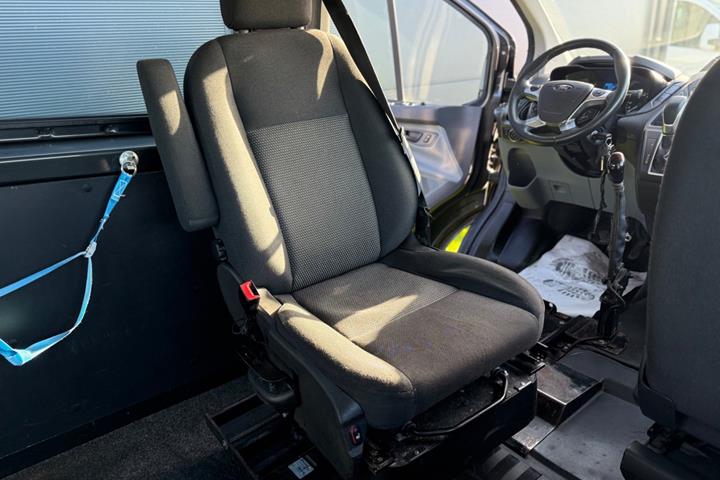 Sort Ford Transit Custom Kombi 310 L1 fra 2017