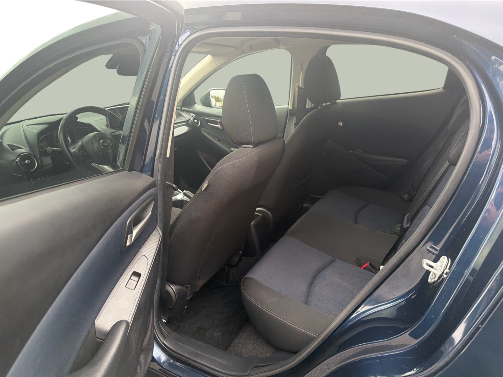 Sort Mazda 2 fra 2015