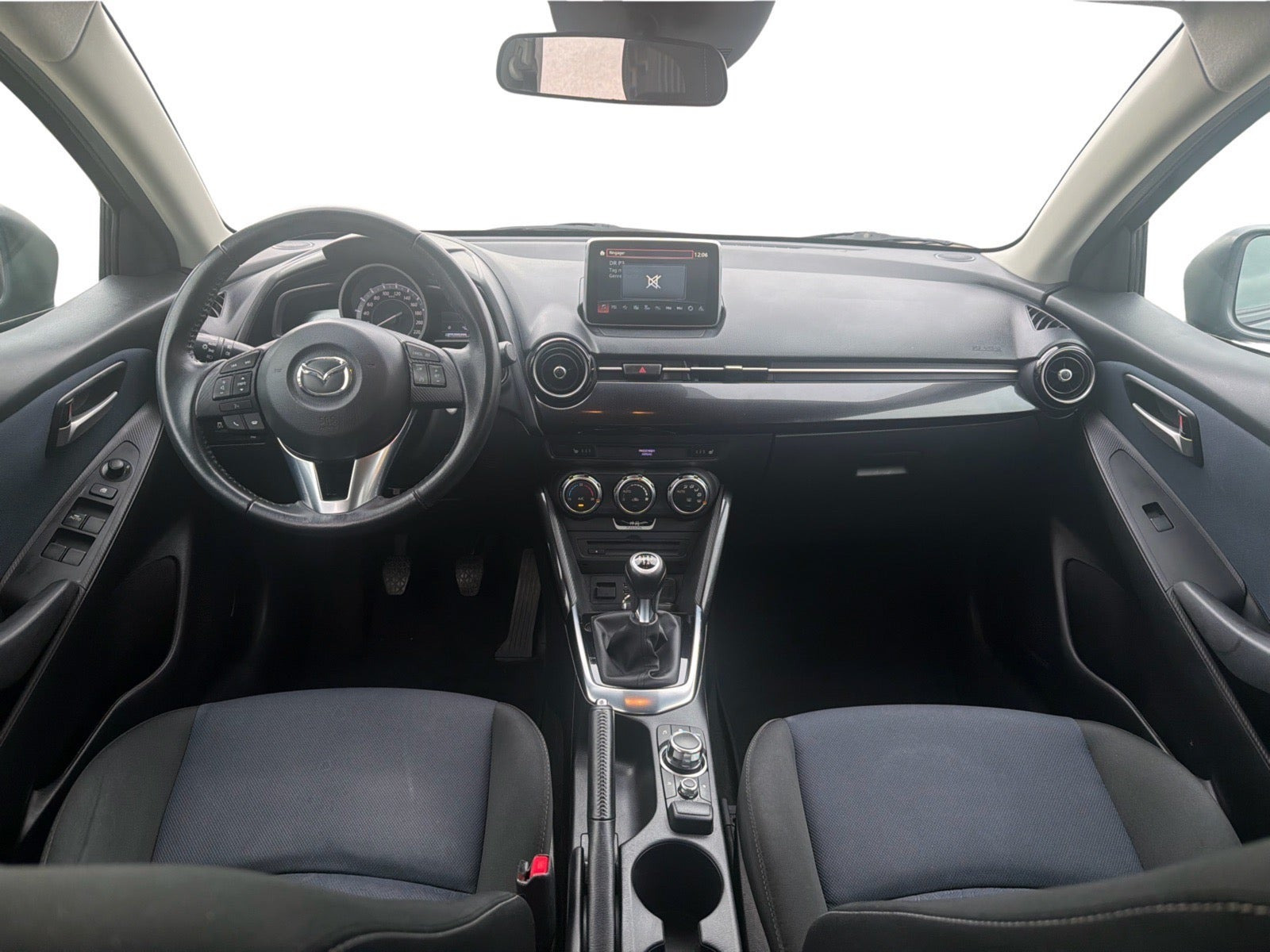 Sort Mazda 2 fra 2015