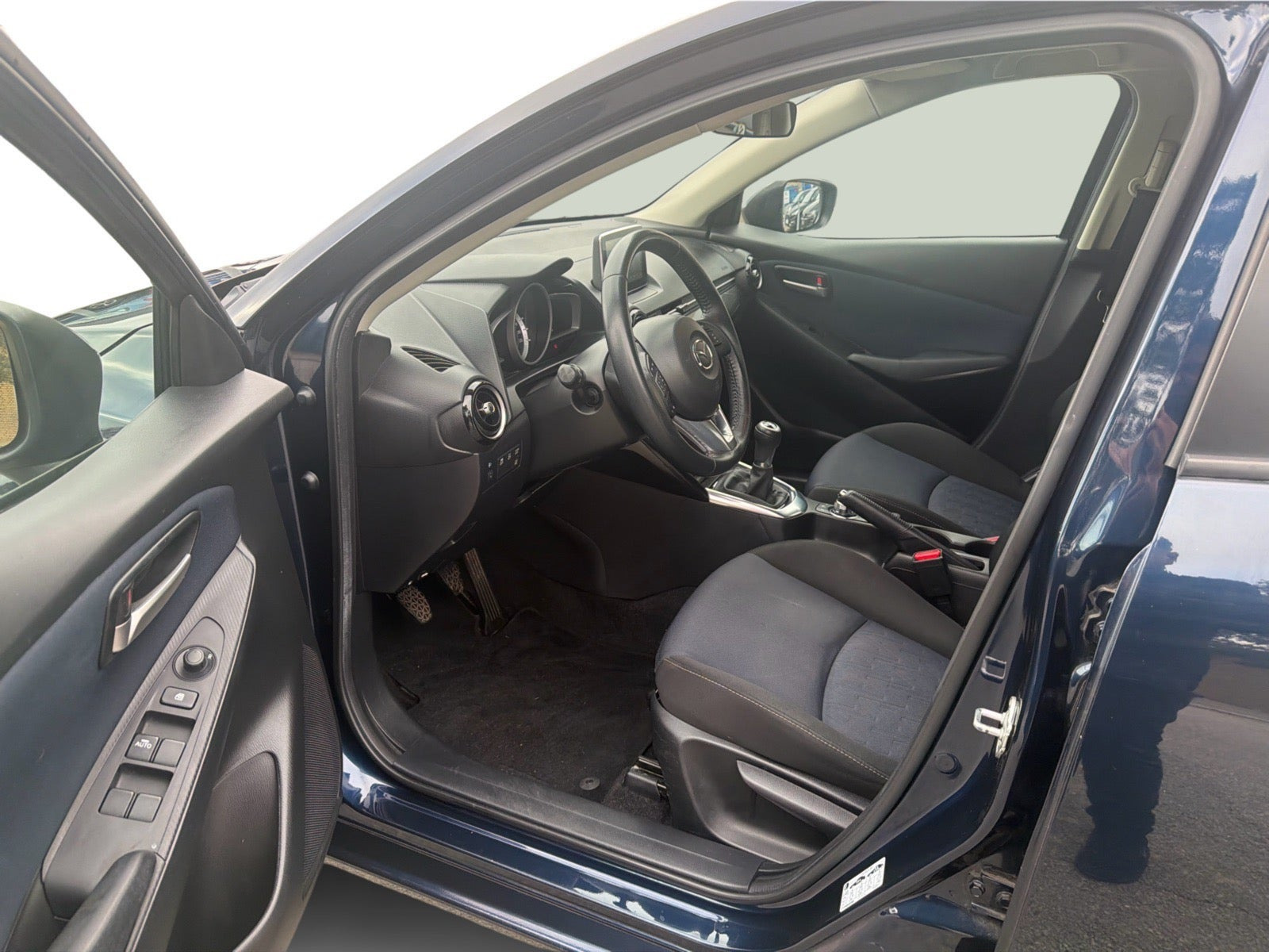 Sort Mazda 2 fra 2015