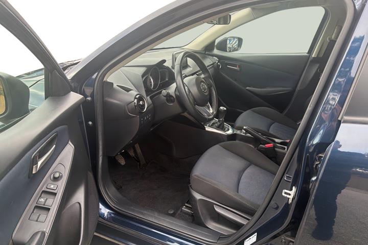 Sort Mazda 2 fra 2015