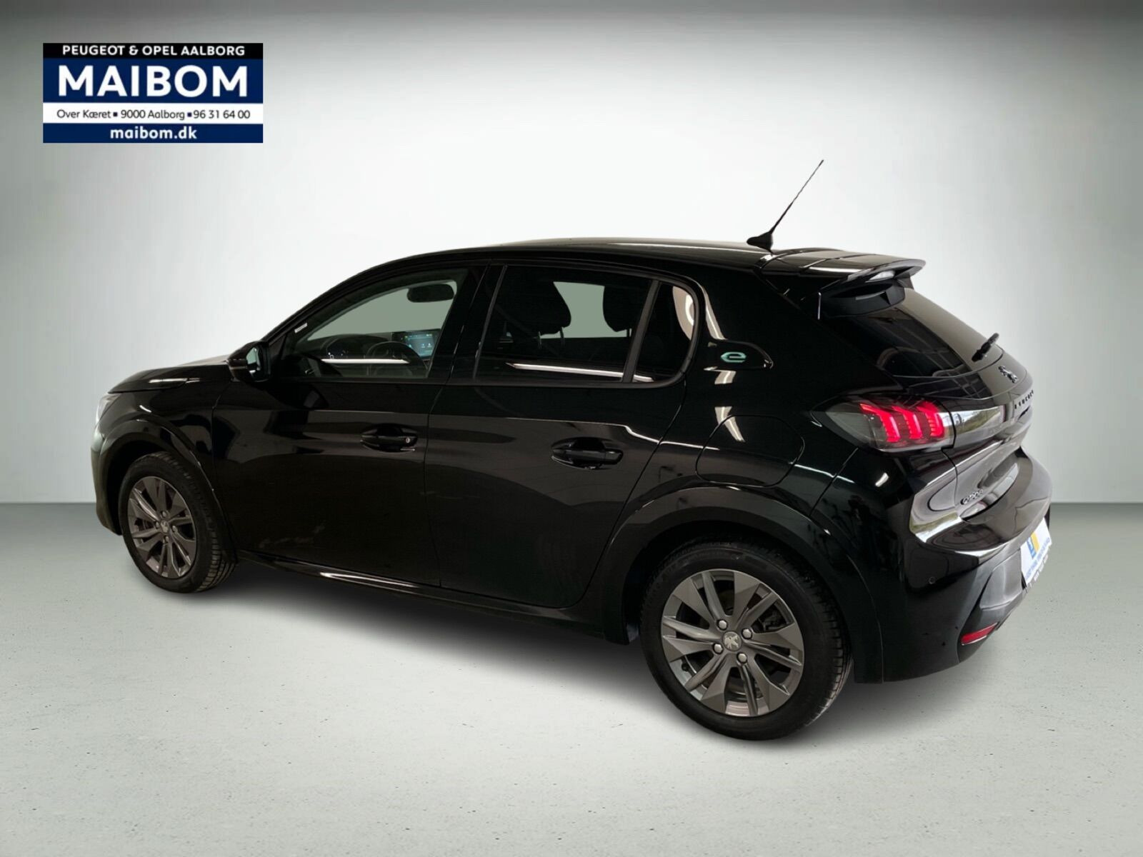 Sort Peugeot e-208 fra 2021