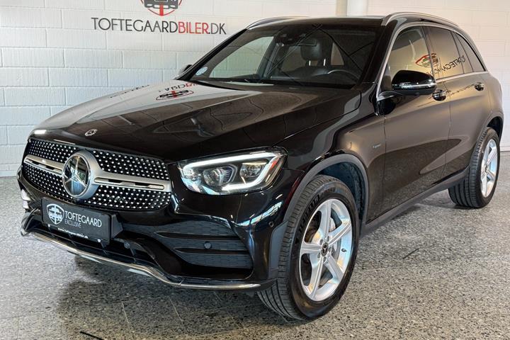 Blå Mercedes GLC300 de fra 2020