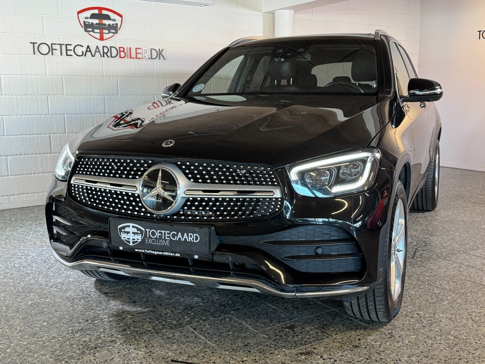 Blå Mercedes GLC300 de fra 2020