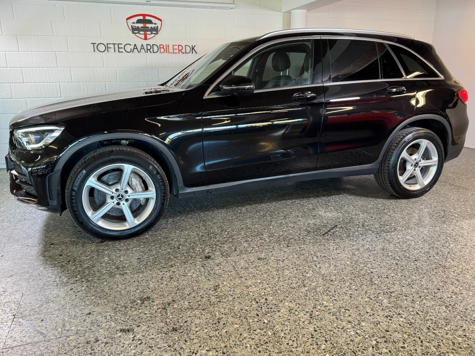 Blå Mercedes GLC300 de fra 2020