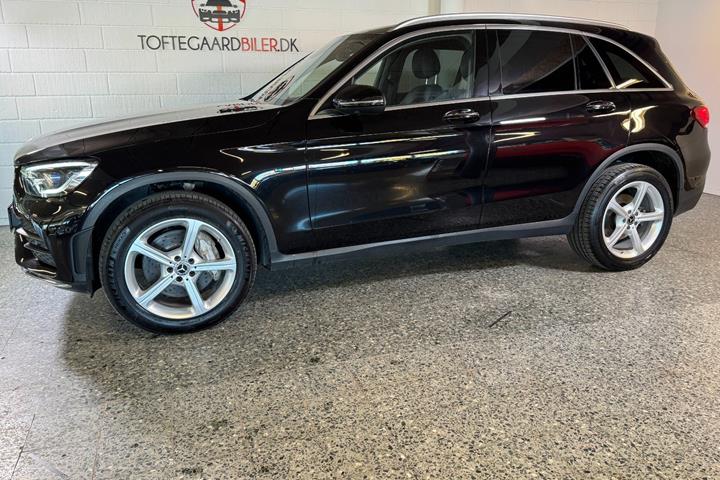 Blå Mercedes GLC300 de fra 2020