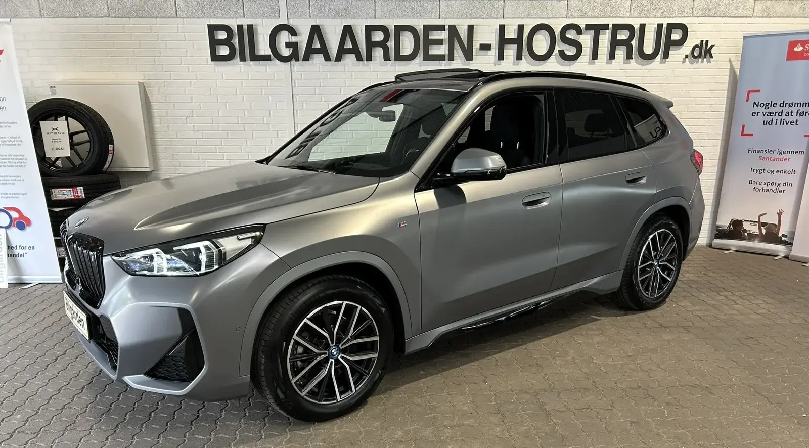 Grå BMW iX1 fra 2023