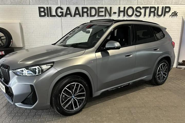 Grå BMW iX1 fra 2023