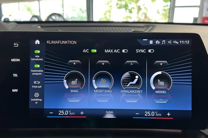 Grå BMW iX1 fra 2023