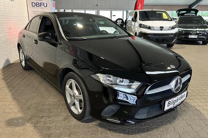 Sort Mercedes A250 e fra 2020