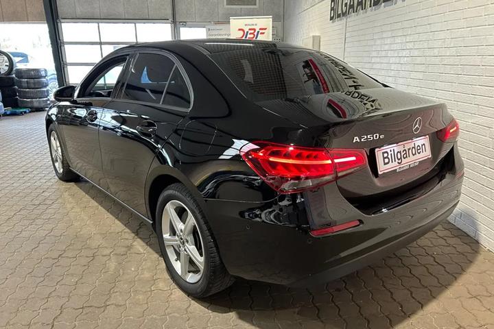 Sort Mercedes A250 e fra 2020