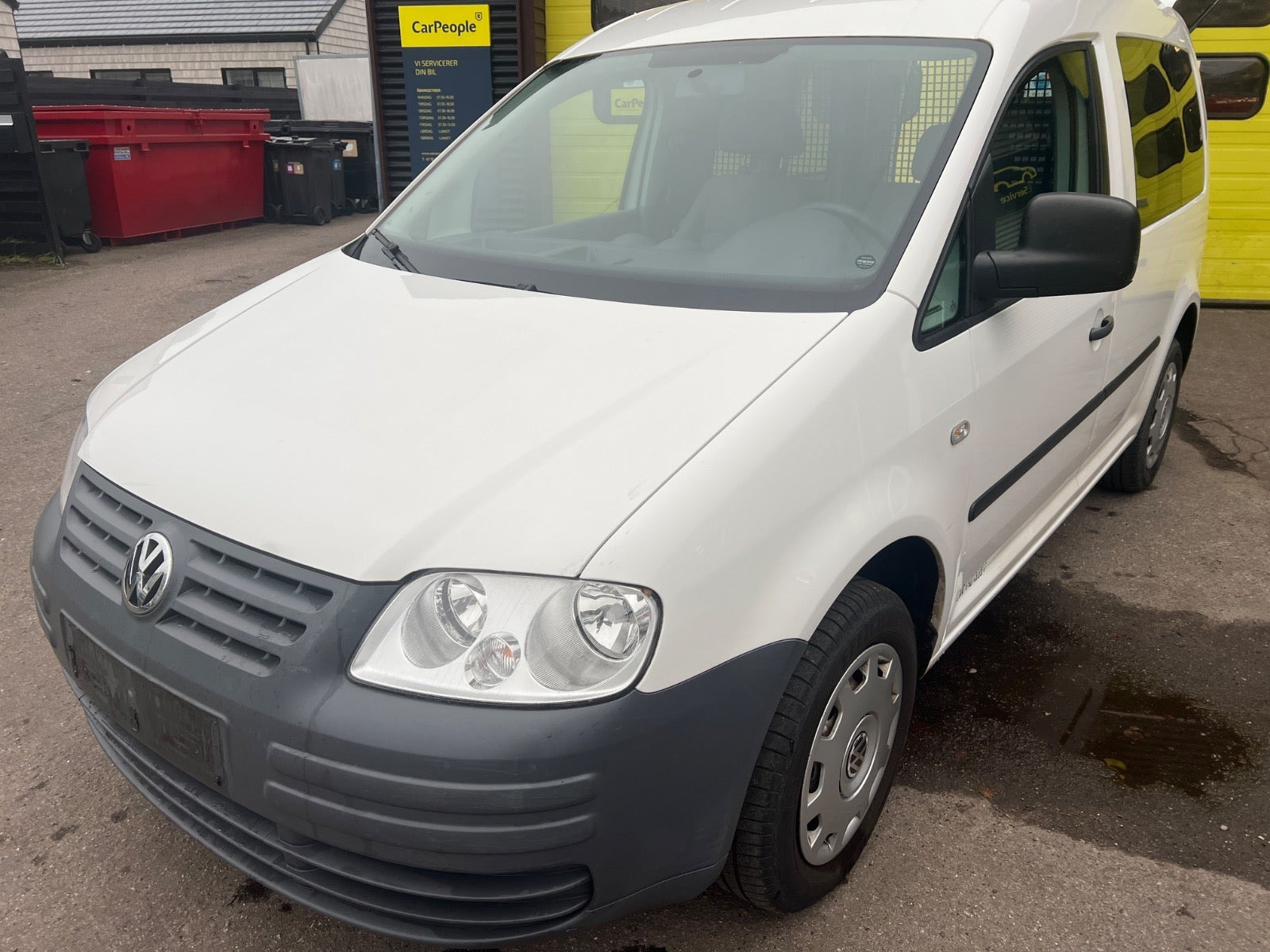 Hvid VW Caddy fra 2006