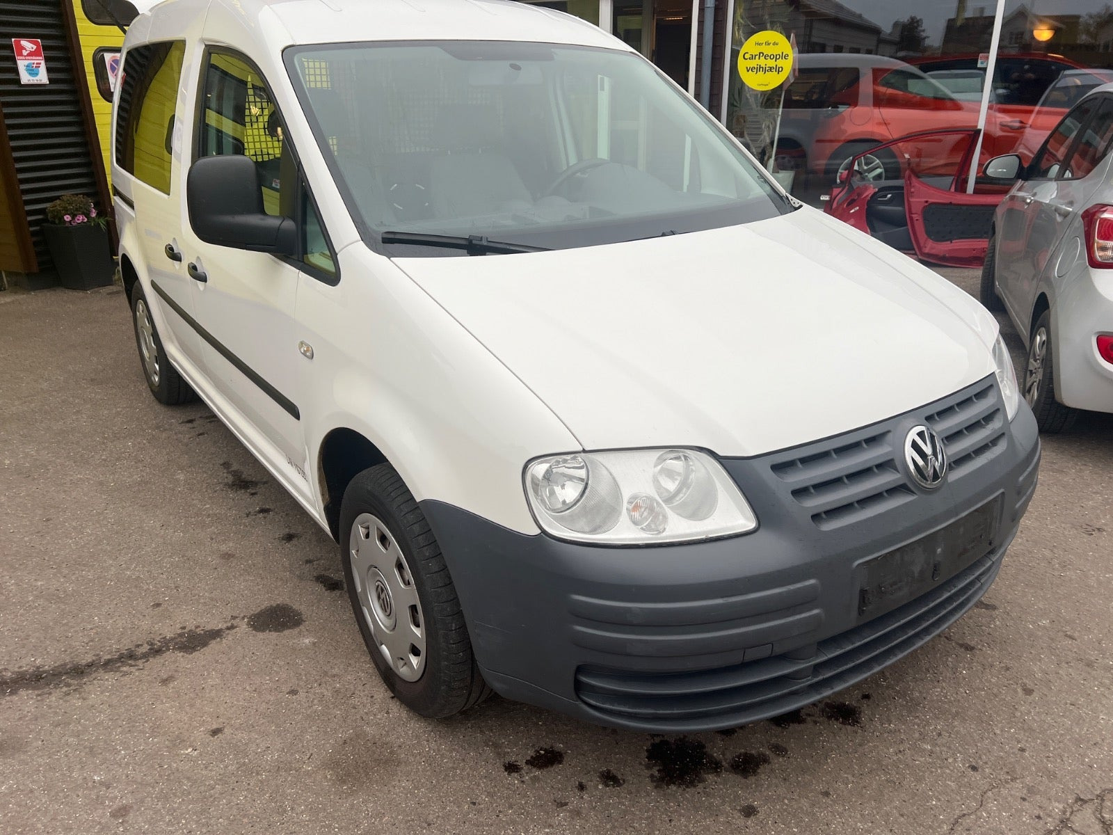 Hvid VW Caddy fra 2006