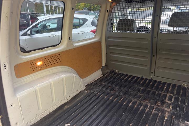 Hvid VW Caddy fra 2006