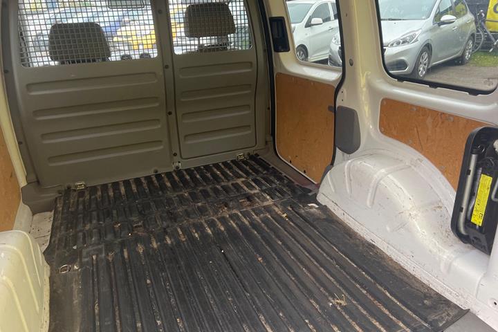 Hvid VW Caddy fra 2006
