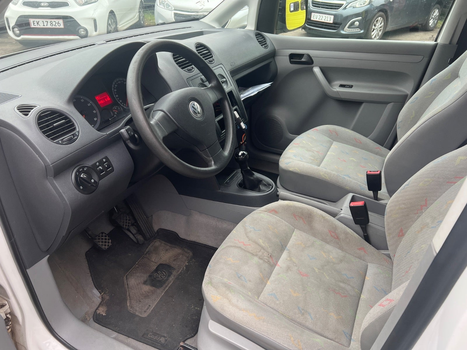 Hvid VW Caddy fra 2006