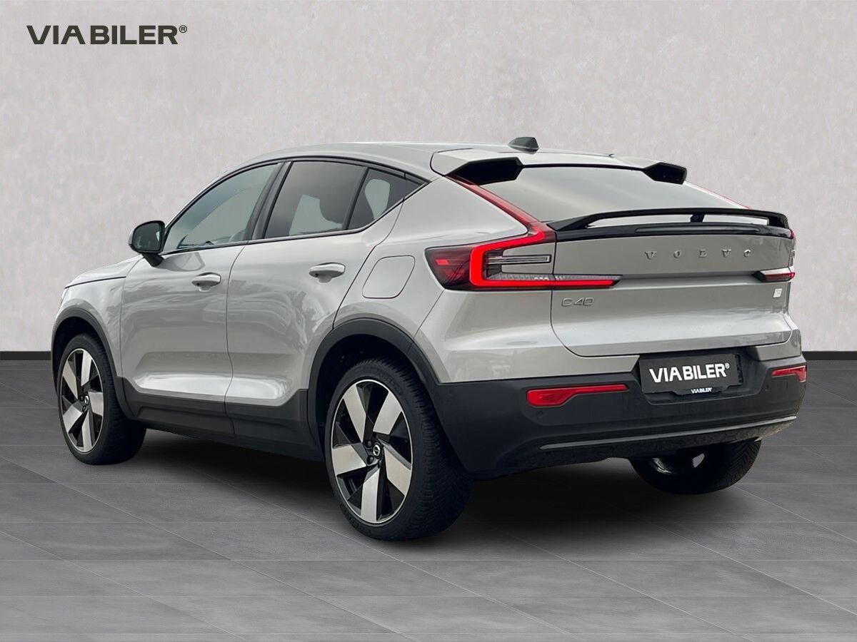 Grå Volvo C40 fra 2023