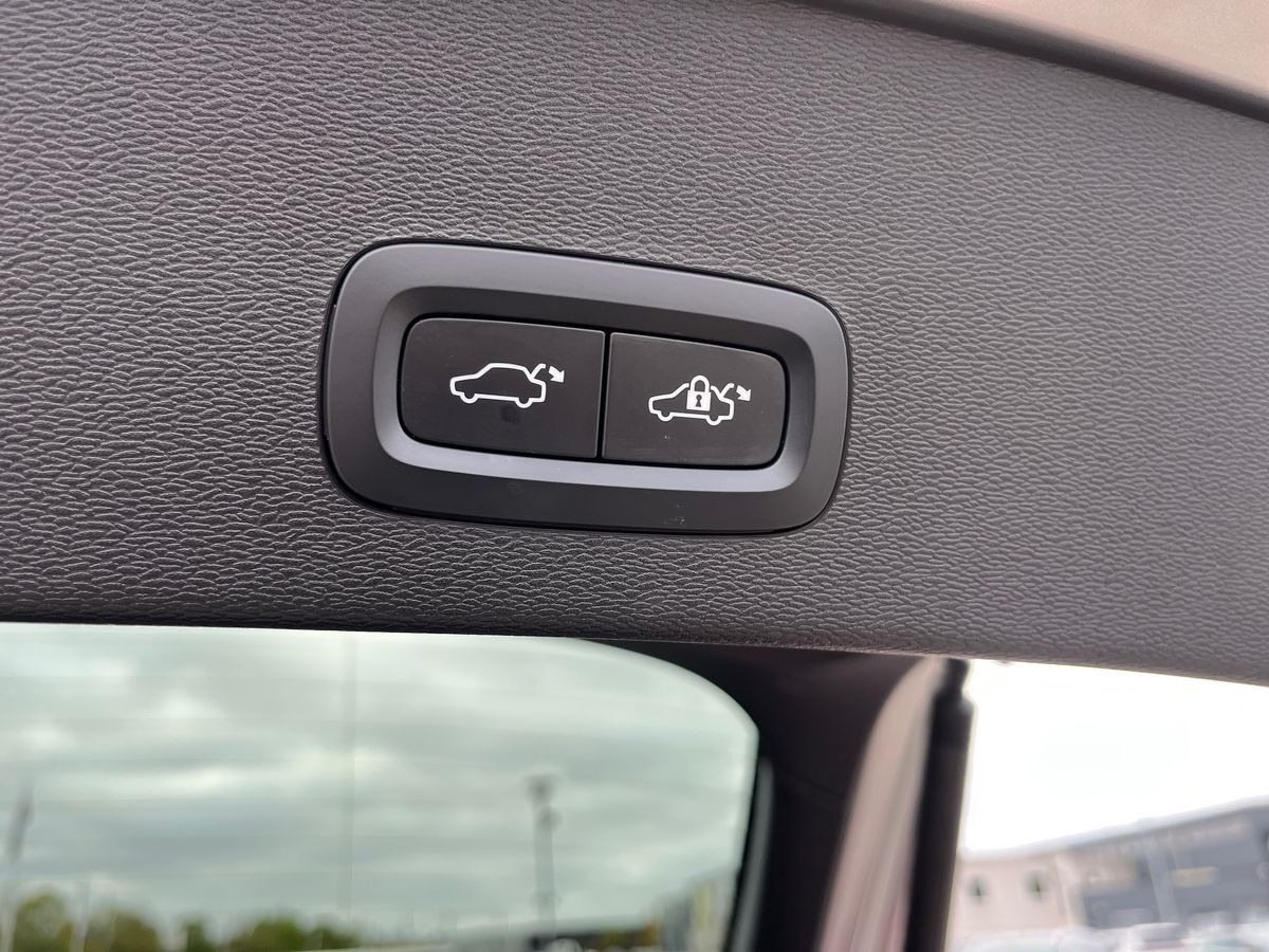 Grå Volvo C40 fra 2023