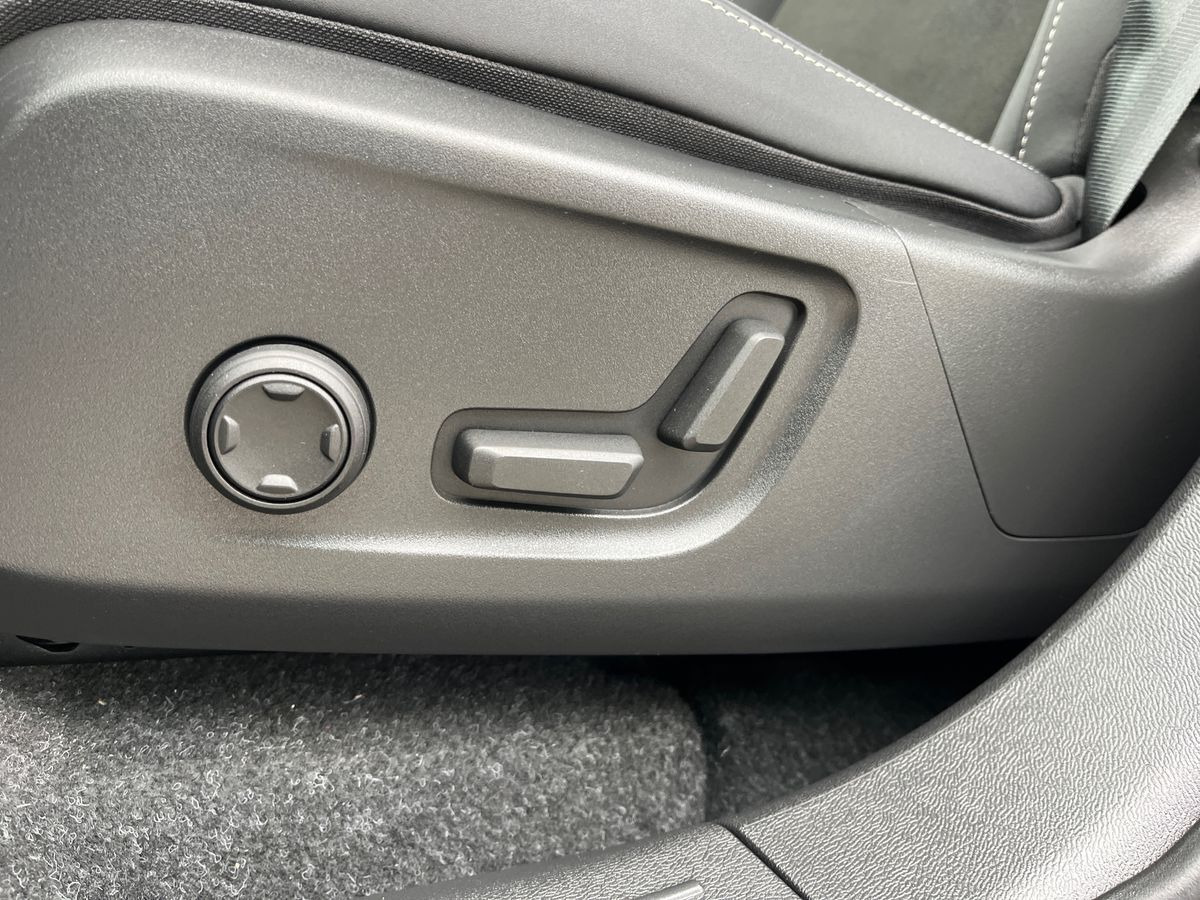 Grå Volvo C40 fra 2023
