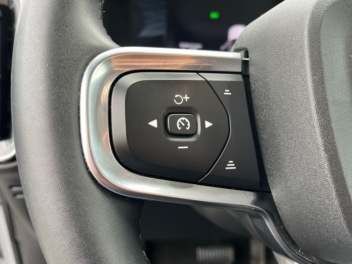 Grå Volvo C40 fra 2023