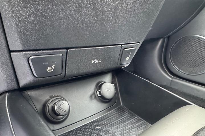 Rød Hyundai i30 fra 2008