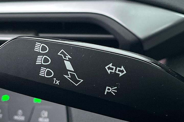 Grå VW ID.4 fra 2021