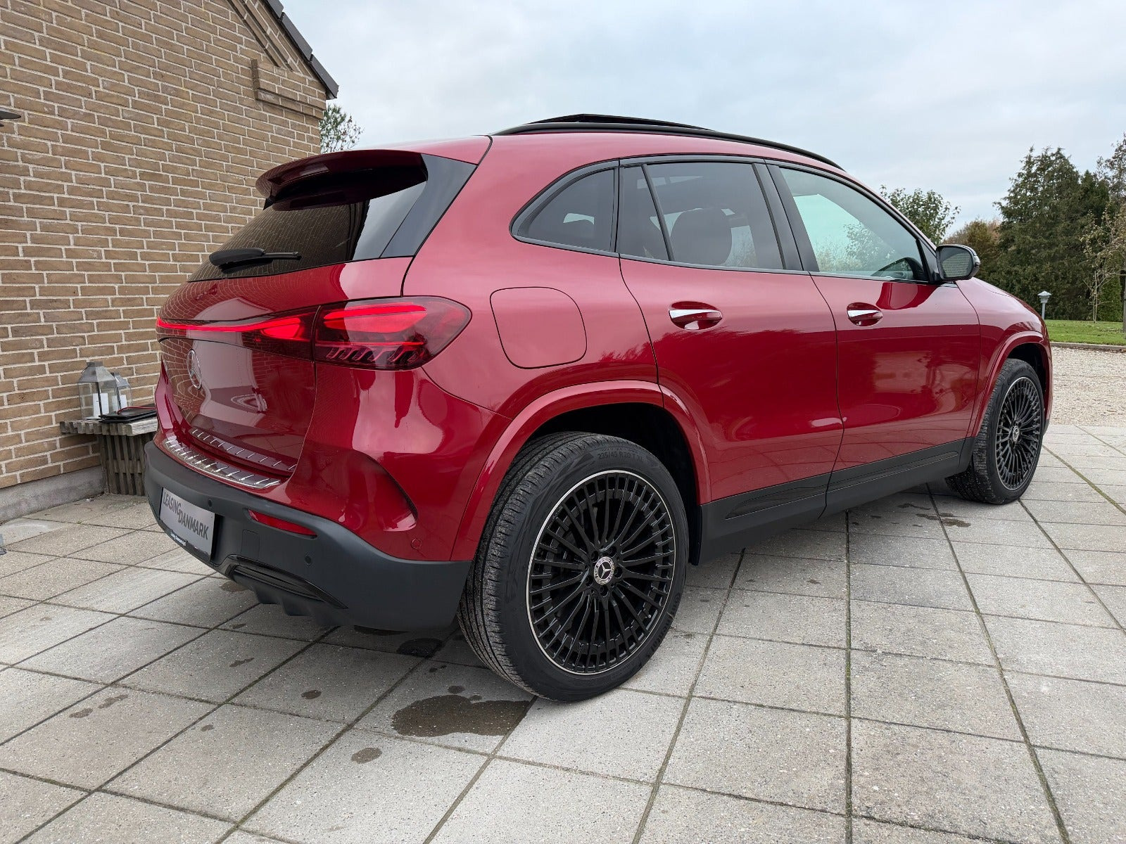 Grå Mercedes EQA250+ fra 2025