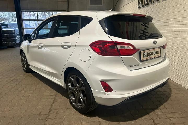 Hvid Ford Fiesta fra 2021