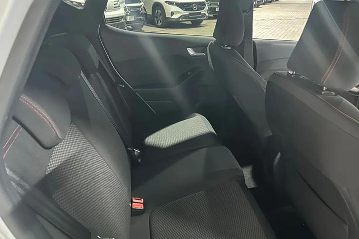 Hvid Ford Fiesta fra 2021