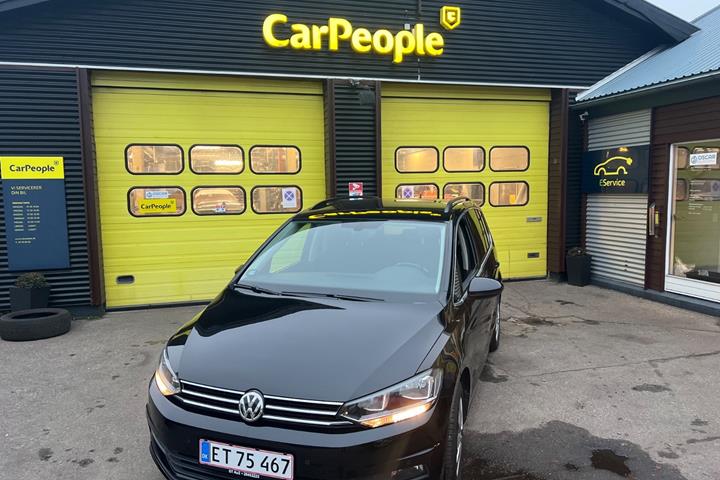 Sort VW Touran fra 2019