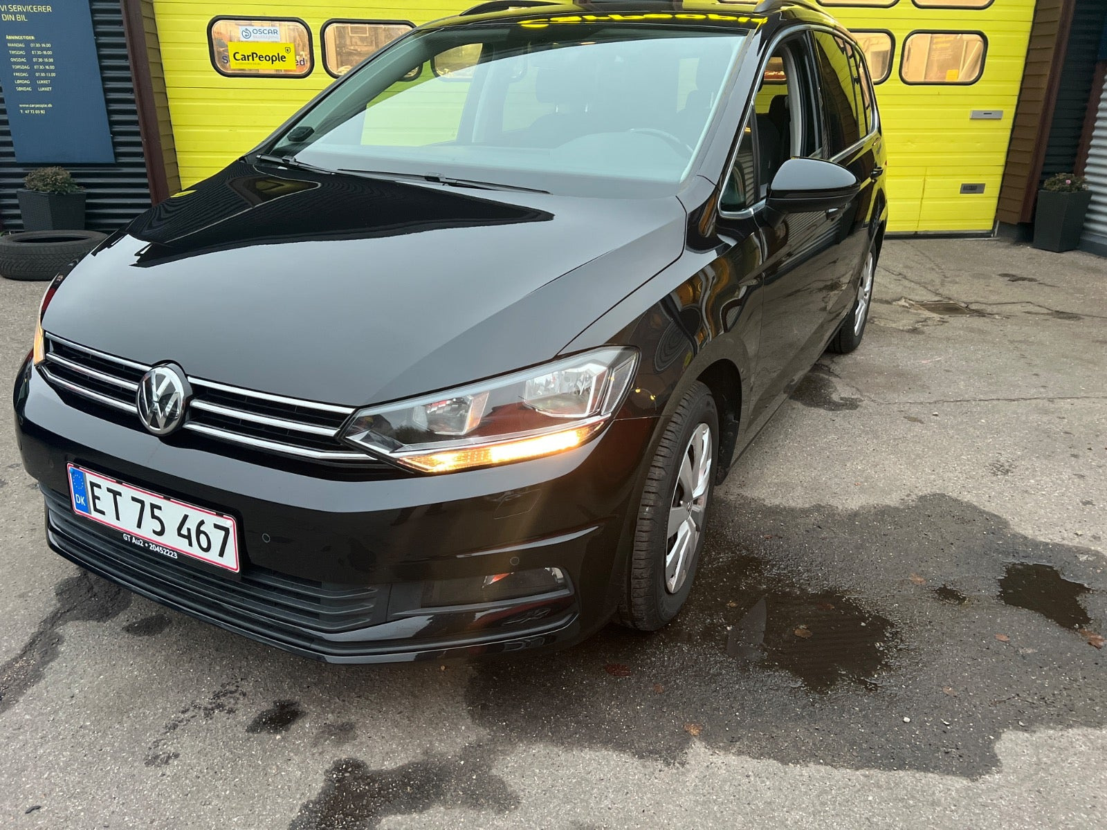 Sort VW Touran fra 2019