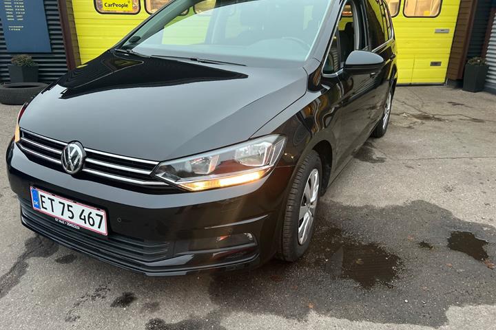Sort VW Touran fra 2019