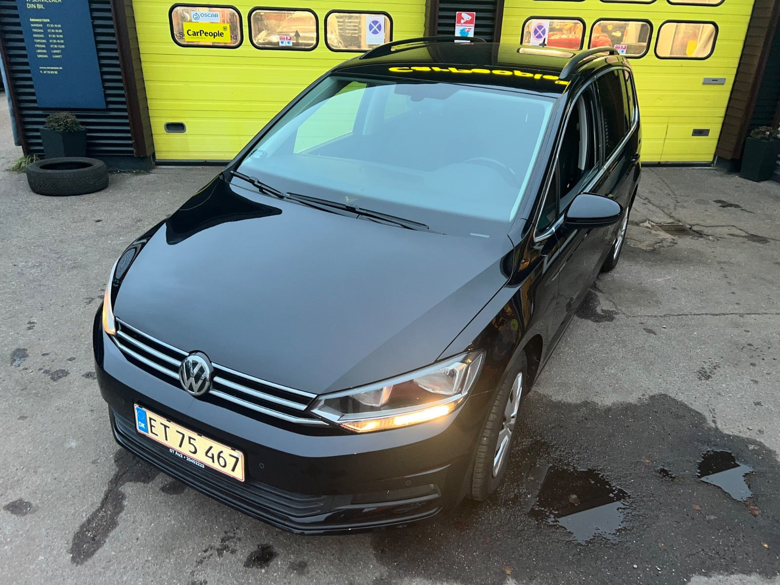 Sort VW Touran fra 2019