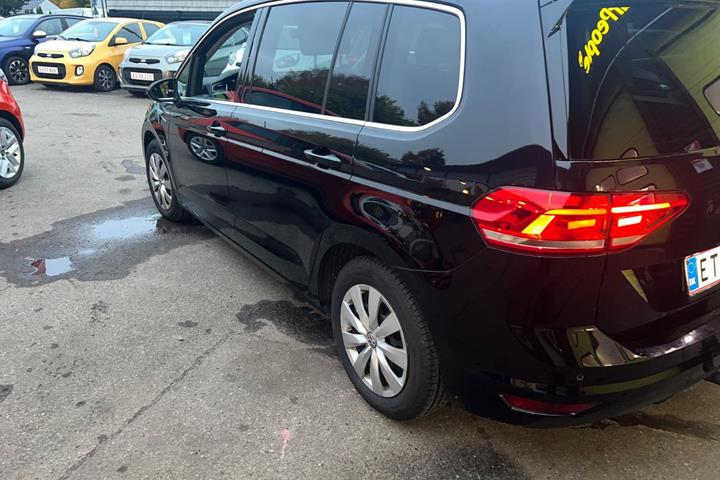Sort VW Touran fra 2019